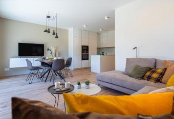 Reckenthal House by Rentaroo has Balcony rooms