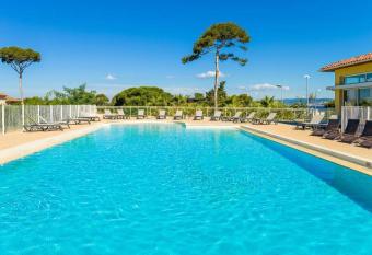 A 500 m  tres des plages et du port du brusc, Les terrasses des embiez avec piscine et spa has Balcony rooms