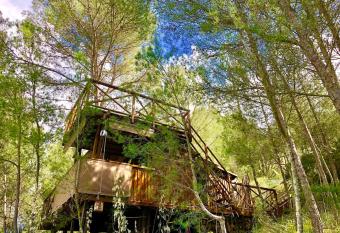 Lodge Buena Vista allows 18 year olds to book a room