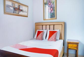 Super OYO 91188 Hotel Teratai Cikarang allows 18 year olds to book a room