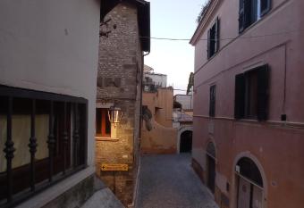 al Vicolo Torlonia has Balcony rooms