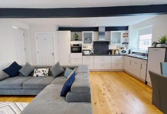 73A Weavers House - Mountergate allows 18 year olds to book a room