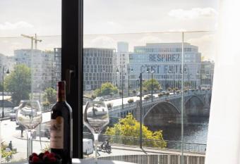 Howard sur Seine - Asnieres Paris La Defense has Balcony rooms