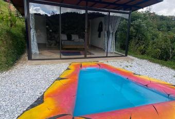 Septimo Cielo Tiny Homes has rooms with a private hot tub