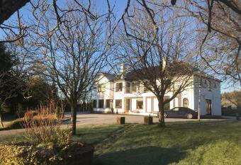 Ashwoods House has Balcony rooms