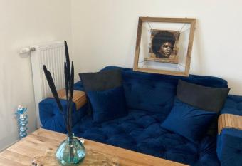 Le Denecourt -    deux pas de la Gare et de la For  t de Fontainebleau has Balcony rooms