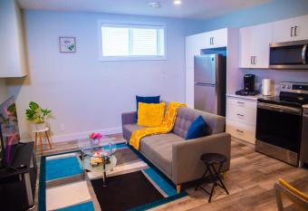 AIR & ROAD TRAVELERS' PERFECT SPOT! + FULL KITCHEN allows 18 year olds to book a room