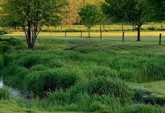 Backyard Farm Retreat.Home of Peace an Relaxation. has Balcony rooms