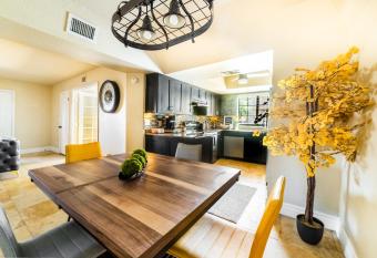 Peaceful Eclectic 2BR w/King Bed has Balcony rooms