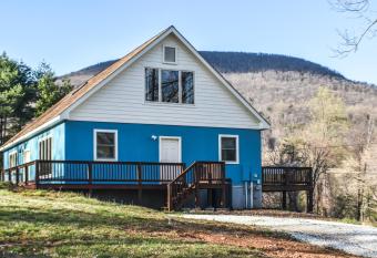 Spacious Pet-friendly Home in Nellysford - 5 Min from the Nelson 151 has Balcony rooms