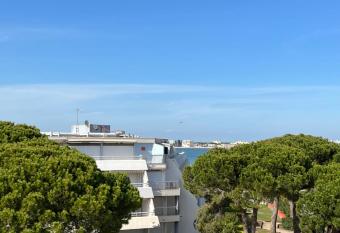 Le Cocon Graulen allows 18 year olds to book a room