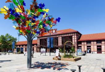 Chambre priv   has Balcony rooms