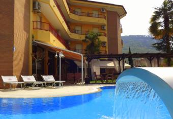 Hotel Imperial ***S allows 18 year olds to book a room