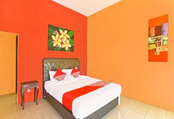 OYO 91191 Lovina Dolphin Lodge allows 18 year olds to book a room