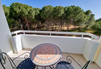 Green Land Apartment allows 18 year olds to book a room