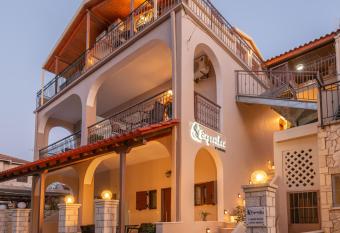 Esperides Studios has Balcony rooms