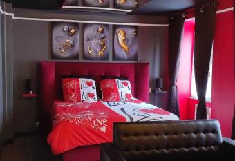 L   vasion Plaisir Priv   SPA allows 18 year olds to book a room