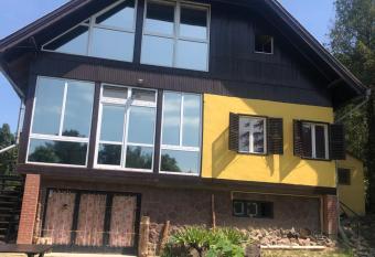 R&B Vend  gh  z has Balcony rooms