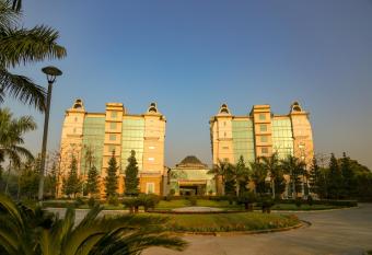 Four Leaf Service Suites has Balcony rooms