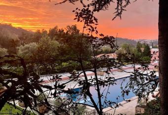 Quinta Encantadora com Piscina e Espa  os Verdes allows 18 year olds to book a room