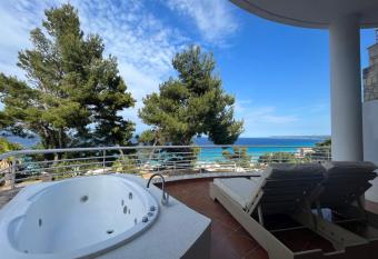 Amelia Apartments has Balcony rooms