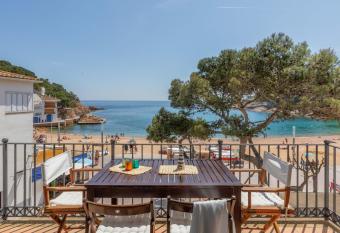 VORA-LA-MAR allows 18 year olds to book a room