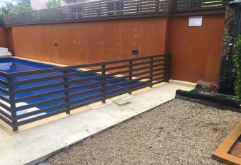 2 bedrooms appartement at Flic en Flac 100 m away from the beach with shared pool furnished terrace and wifi has Balcony rooms