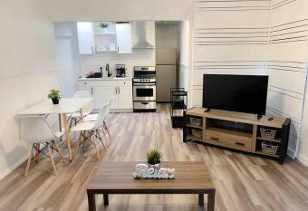 Sparkling Guest Home 2 bedroom-15 Minutes to Clearwater Beach has Balcony rooms