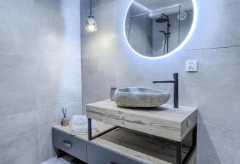 Niron Apartament D  browskiego 2 allows 18 year olds to book a room