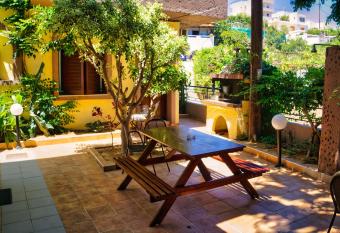 Fotula Studios has Balcony rooms