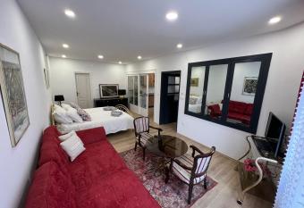 Golden Home in the town center with a free garage has Balcony rooms