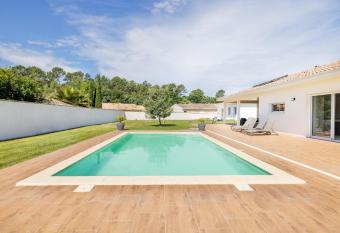 Villa Lumi  re Ychoux has Balcony rooms