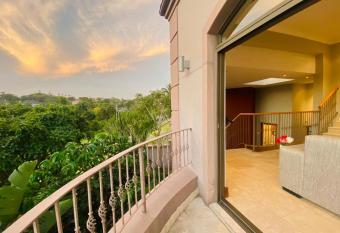 21 A The Beaconhurst has Balcony rooms