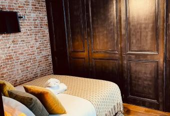 HUDSON HIGHLANDS Annecy Rent Lodge allows 18 year olds to book a room