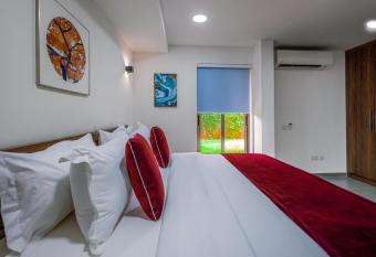 Crest Inn has Balcony rooms