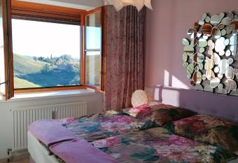 Summer Wine has Balcony rooms