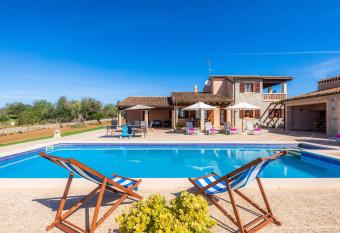 Finca Na Maians has Balcony rooms