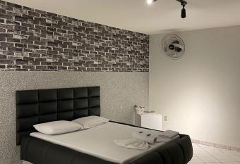 Hotel l Motel 1001 Noites - Samambaia - BR 060 allows 18 year olds to book a room
