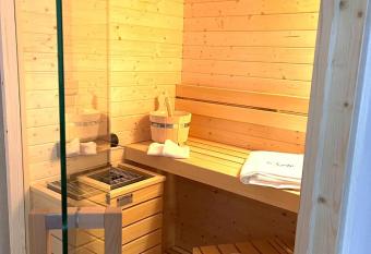 B&B suite spa la Sciantosa allows 18 year olds to book a room