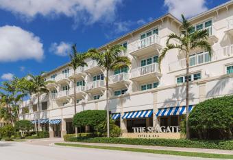 The Seagate has Balcony rooms