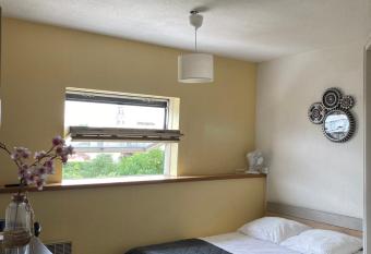 Reims Porte de Paris allows 18 year olds to book a room