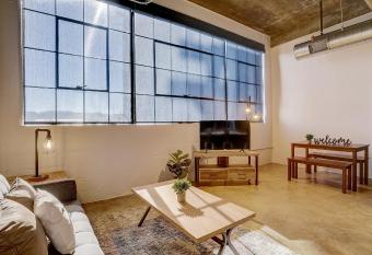 FRONTDESK The Denham Bldg Apts Parkside Dist Birmingham allows 18 year olds to book a room