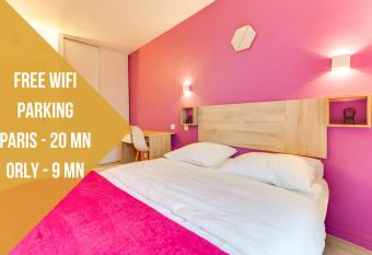 Clavena Appart Paris Wifi-Parking-Netflix has Balcony rooms