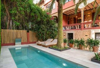 Hotel Can Quetglas allows 18 year olds to book a room