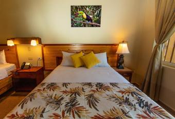 Pelican Beach Resort, Dangriga has Balcony rooms