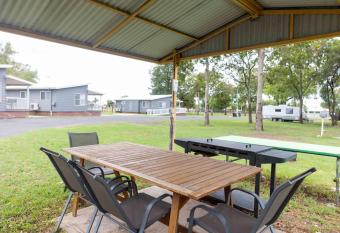 Coonamble Riverside Caravan Park has Balcony rooms