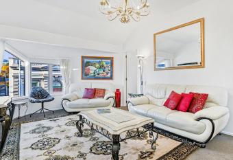 La Voyageur Apartments has Balcony rooms