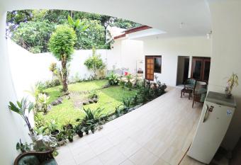 Omi Homestay Jogja has Balcony rooms