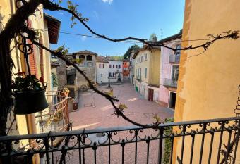 Tipica casa ticinese a Carona has Balcony rooms