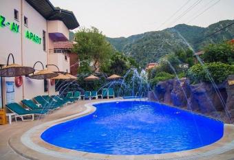   zay Apart Otel has Balcony rooms